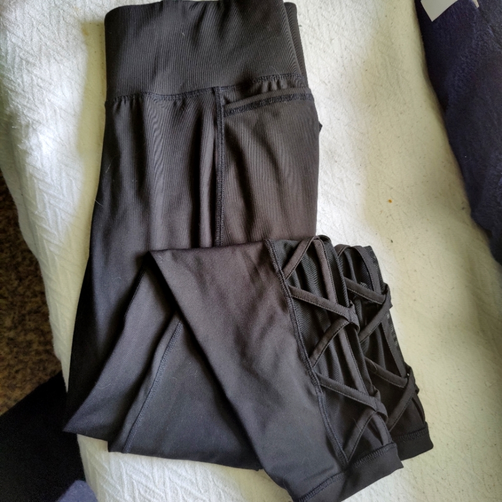 Livi workout pants with mesh cut out